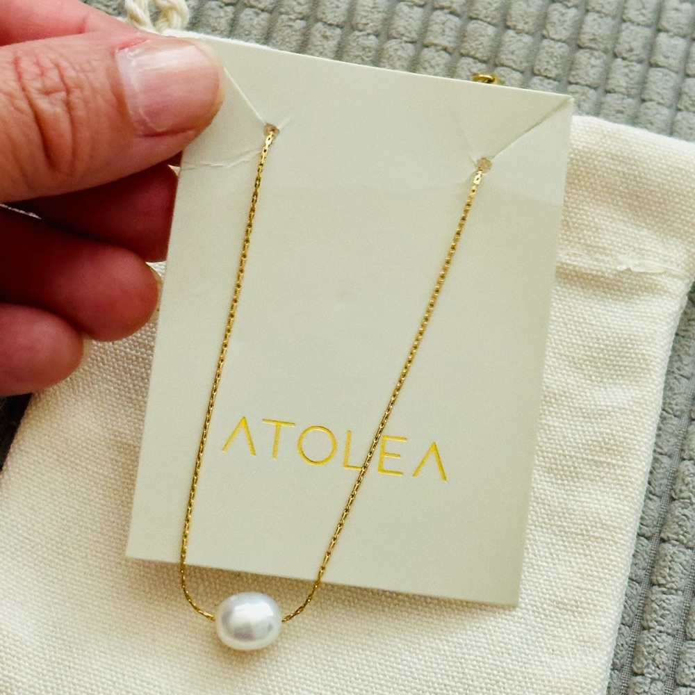 Waterproof 18k Gold Plated and Genuine White Pearl Chocker Necklace - Picture 6 of 9